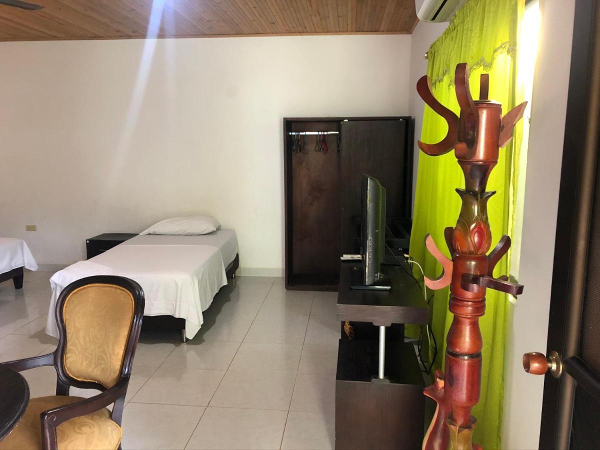Hotel El Lago Puerto Carreno 外观 照片